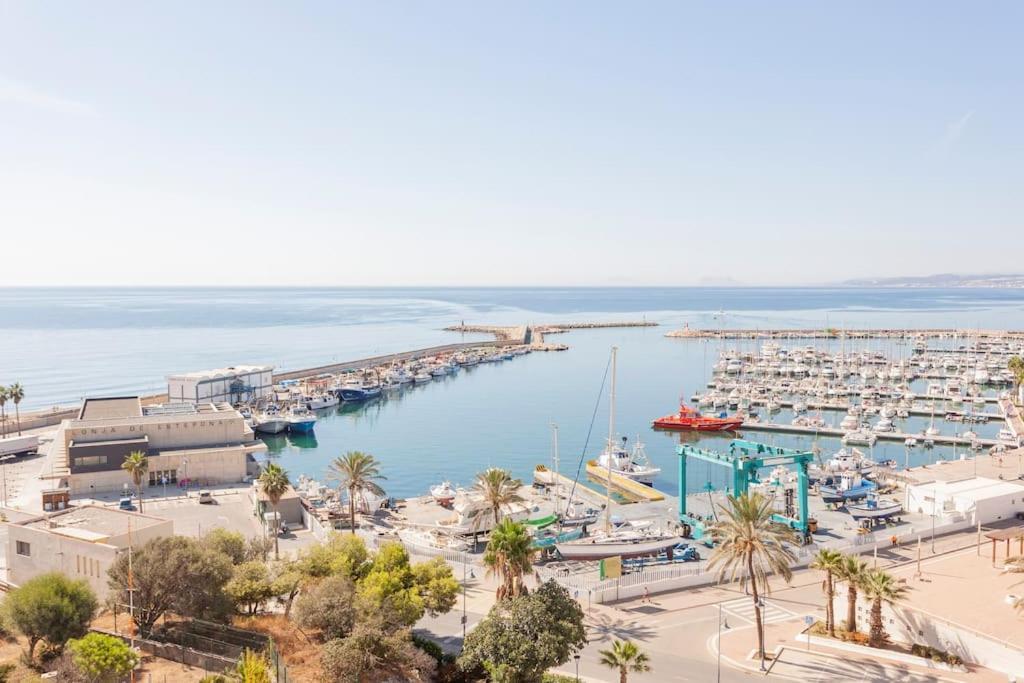 Faro Puerto Estepona Kültér fotó